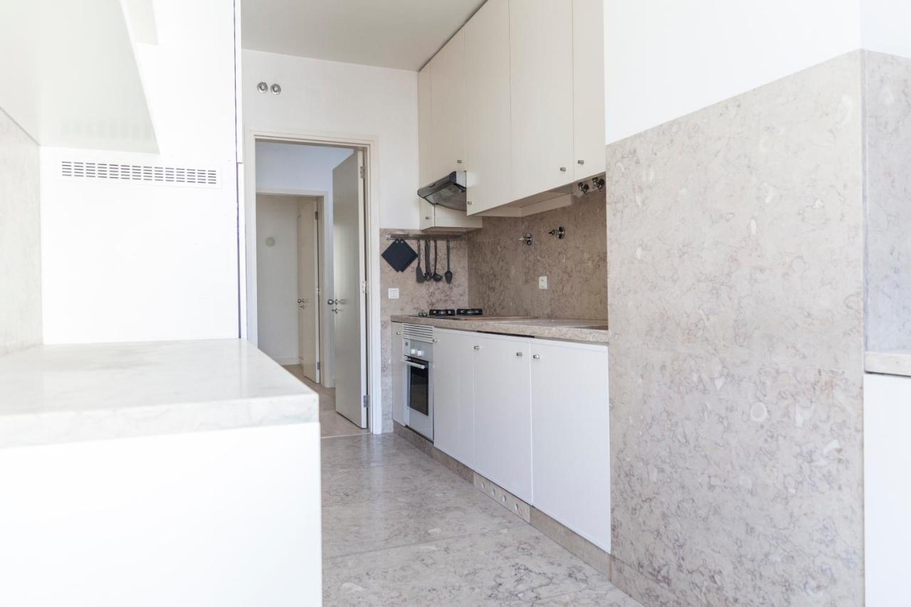 Classy 2Bdr Apartment In Downtown By Lovelystay Lissabon Exterior foto